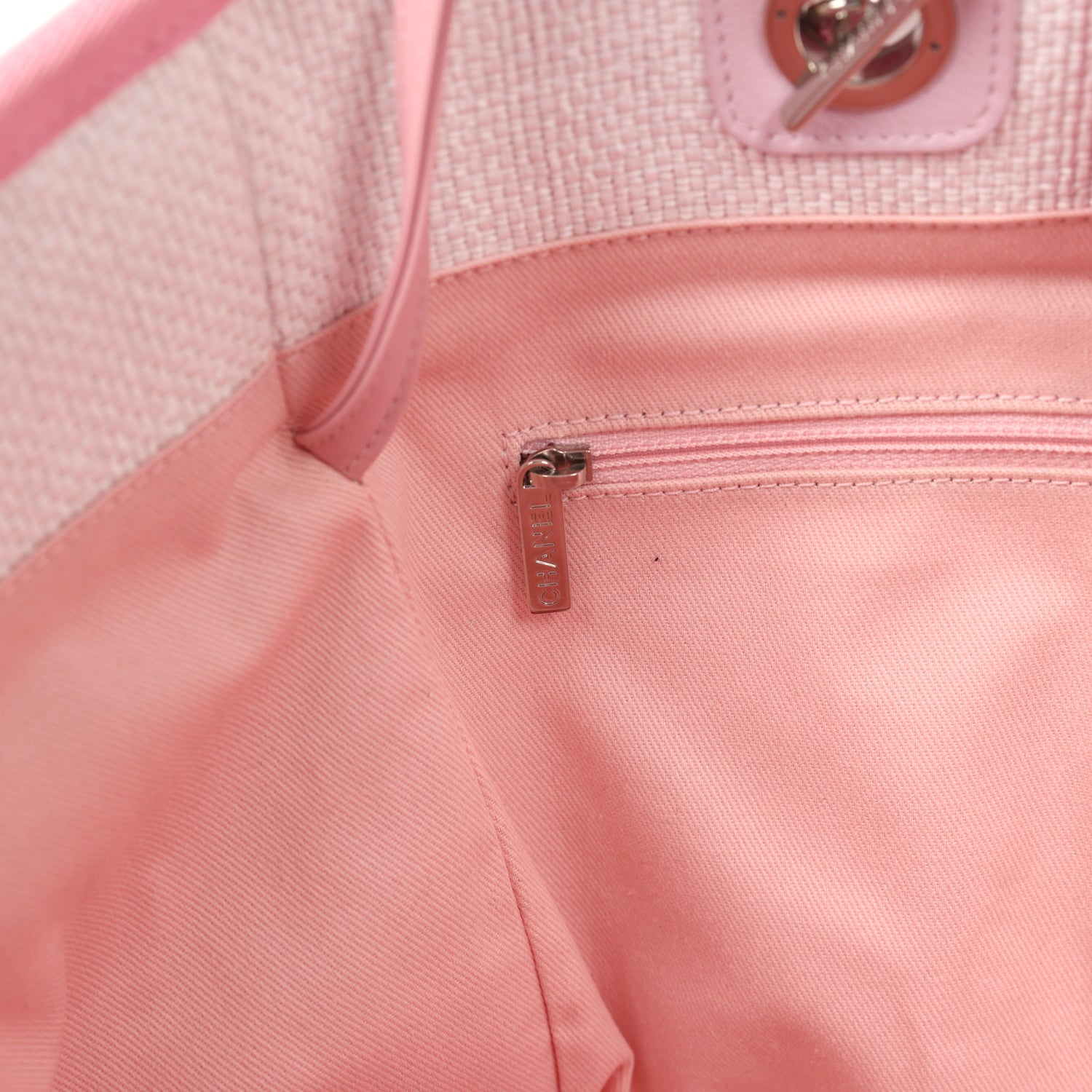 pre-owned-chanel-medium-deauville-shopping-tote-light-pink-raffia-and-canvas-silver-metal