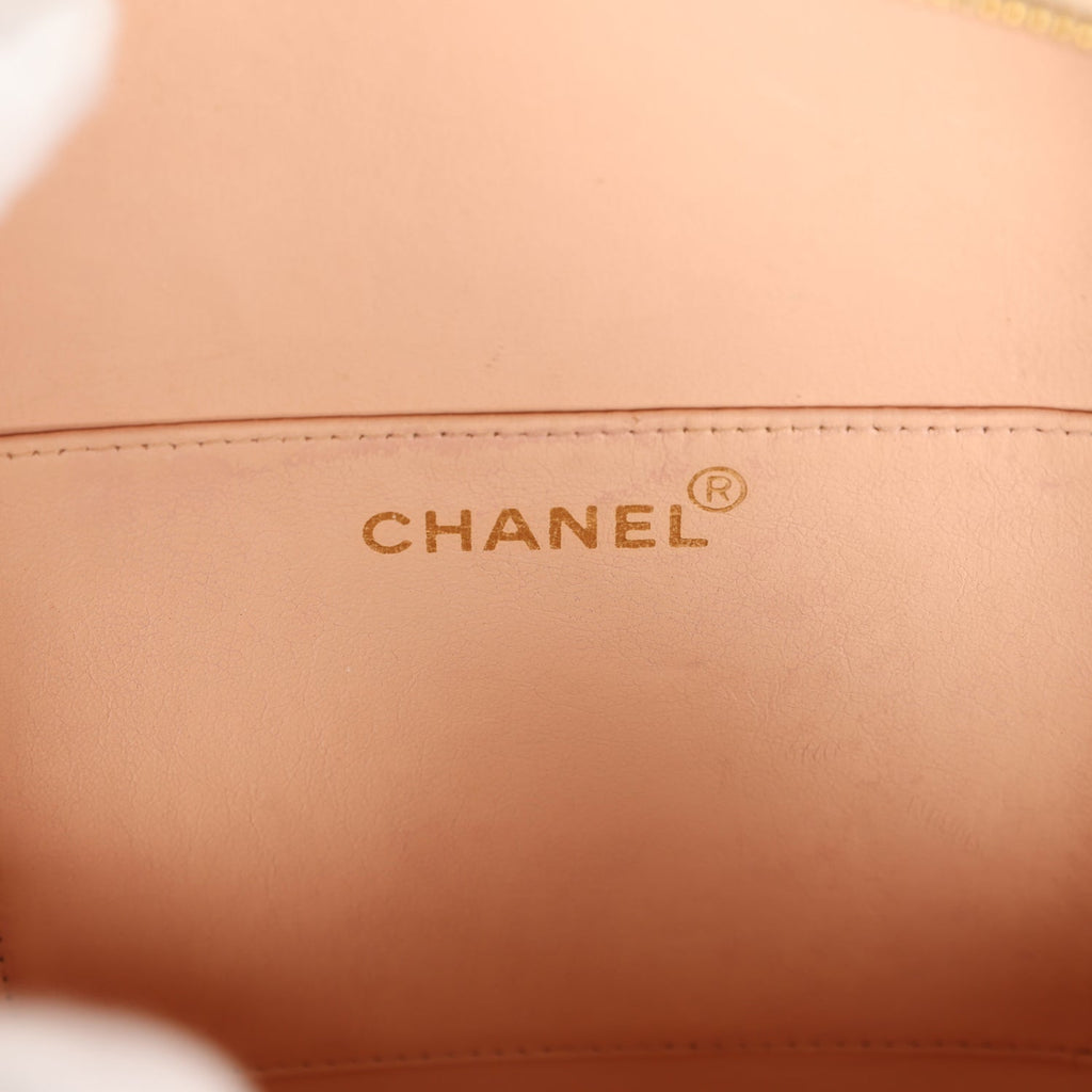 vintage-chanel-round-vanity-bag-beige-and-black-patent-leather-antique-gold-metal-1