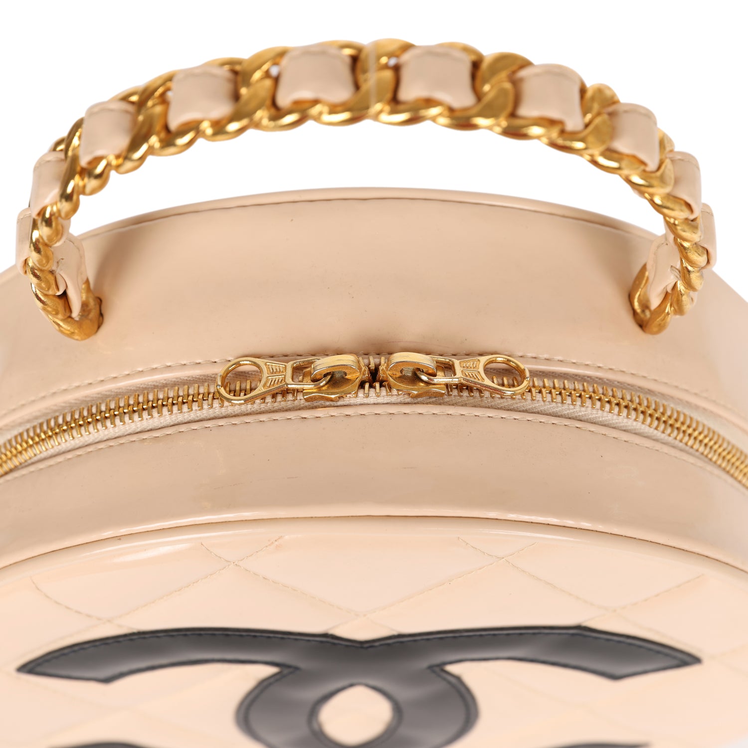 vintage-chanel-round-vanity-bag-beige-and-black-patent-leather-antique-gold-metal