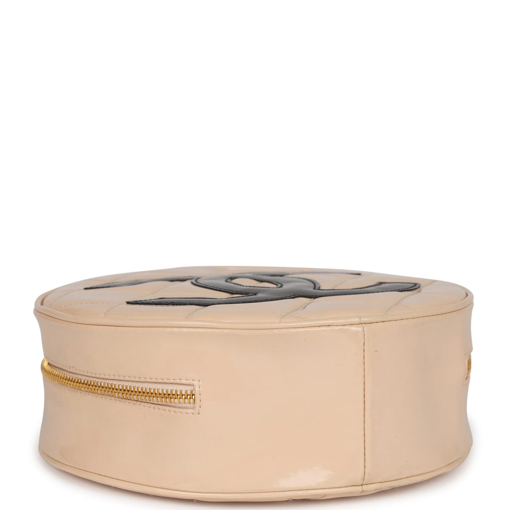 vintage-chanel-round-vanity-bag-beige-and-black-patent-leather-antique-gold-metal