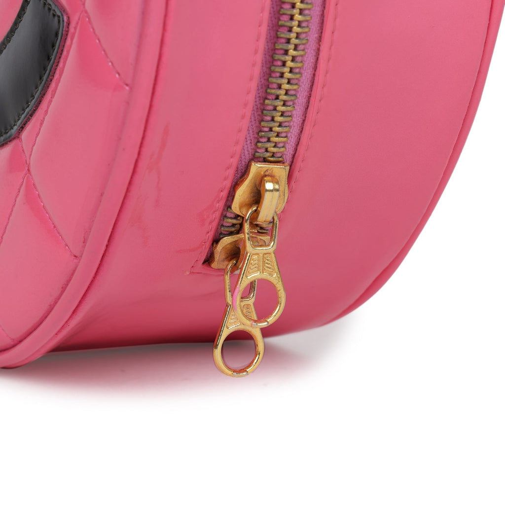 vintage-chanel-round-vanity-bag-pink-and-black-patent-leather-antique-gold-metal-1