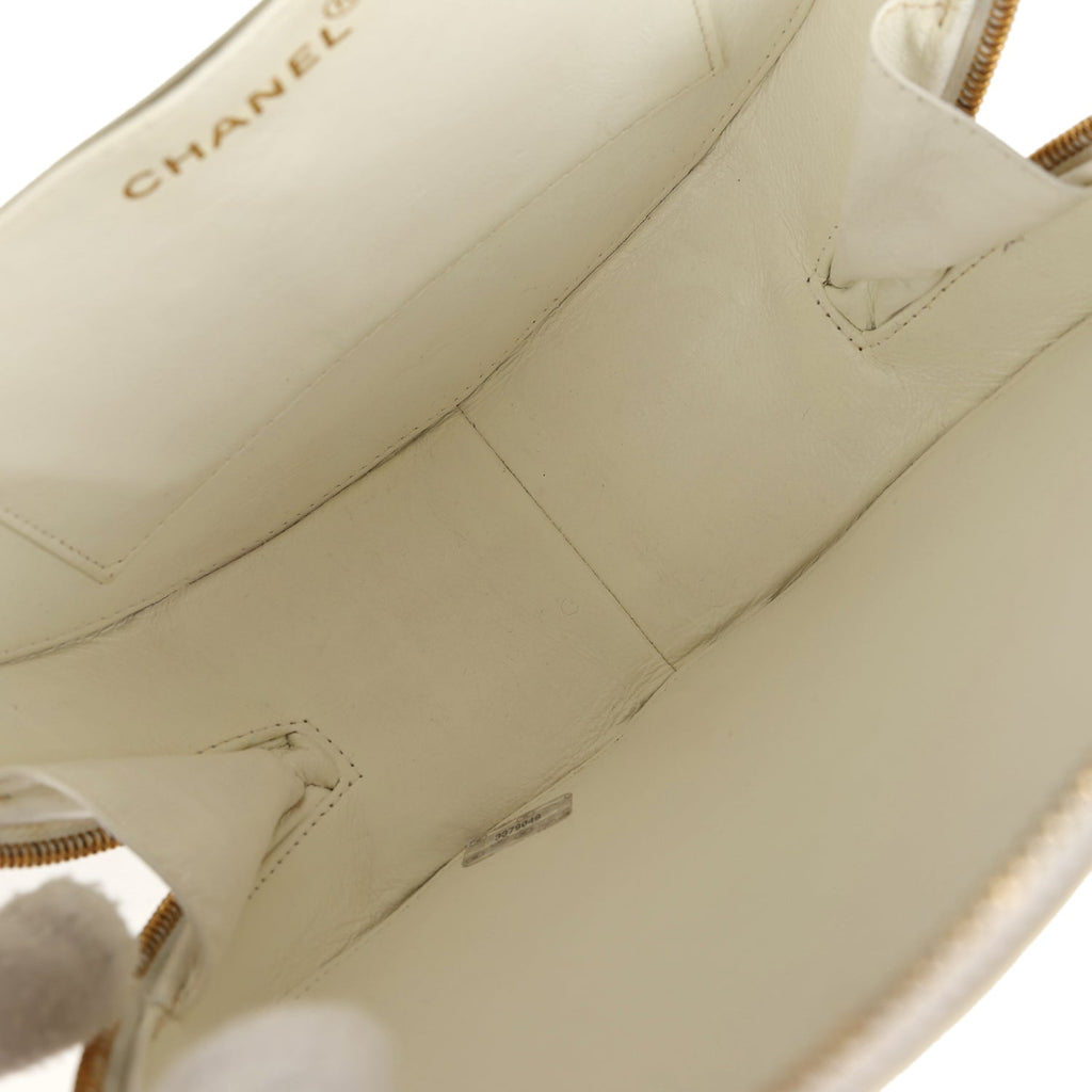 vintage-chanel-round-vanity-bag-white-and-black-patent-leather-antique-gold-metal