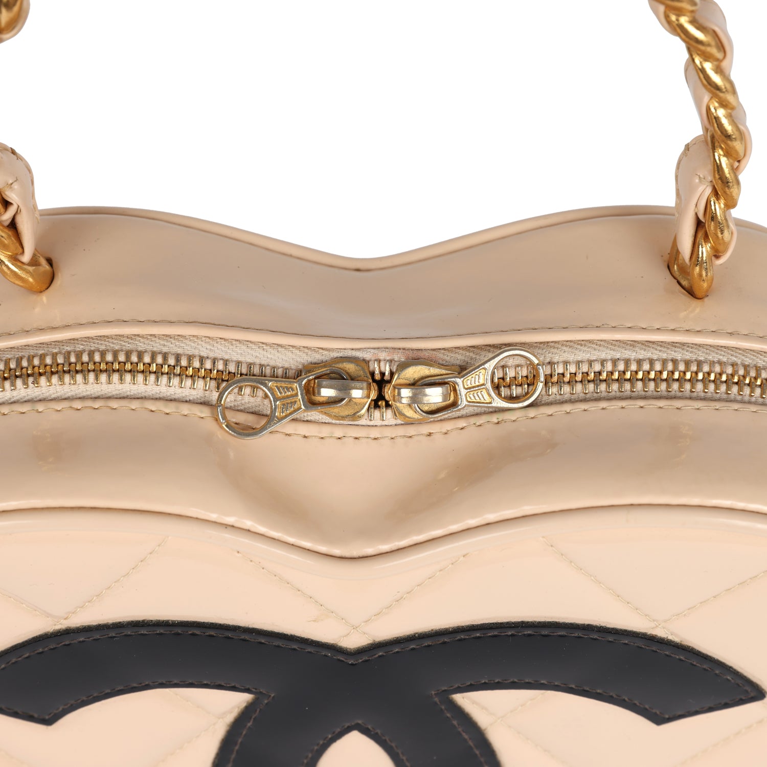 vintage-chanel-heart-vanity-bag-beige-and-black-patent-antique-gold-metal