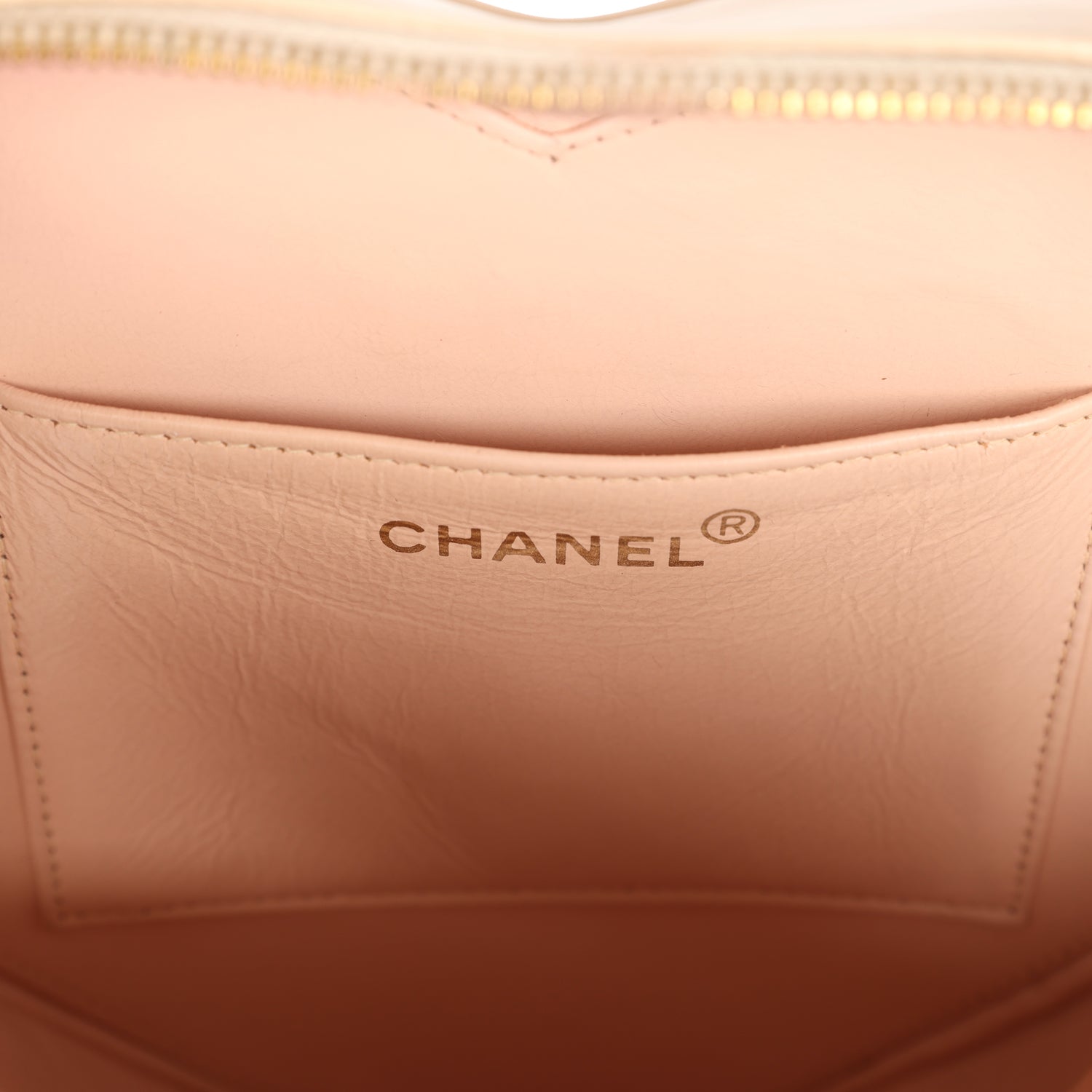 vintage-chanel-heart-vanity-bag-beige-and-black-patent-antique-gold-metal