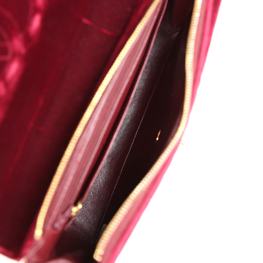 vintage-chanel-medium-classic-flap-backpack-burgundy-velvet-gold-metal