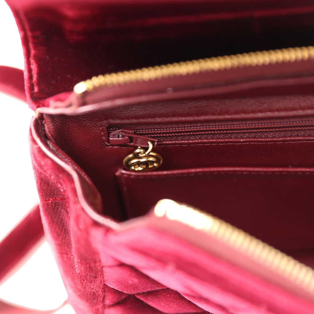 vintage-chanel-medium-classic-flap-backpack-burgundy-velvet-gold-metal