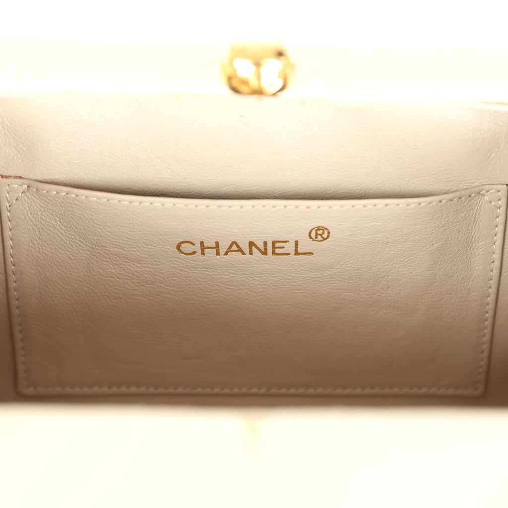 vintage-chanel-box-clutch-bag-beige-lambskin-gold-metal