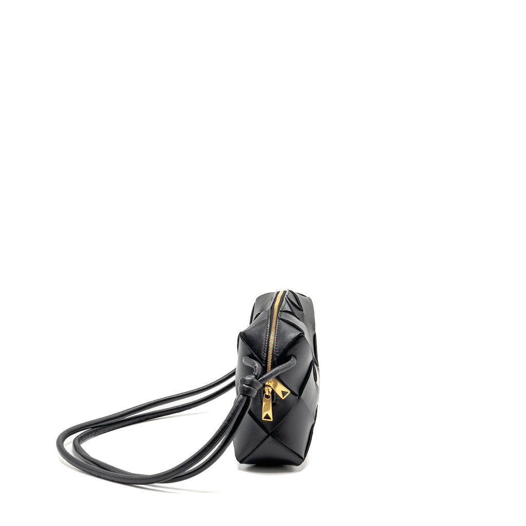 bottega-veneta-cassette-camera-bag-smooth-intreccio-leather-black-ghw