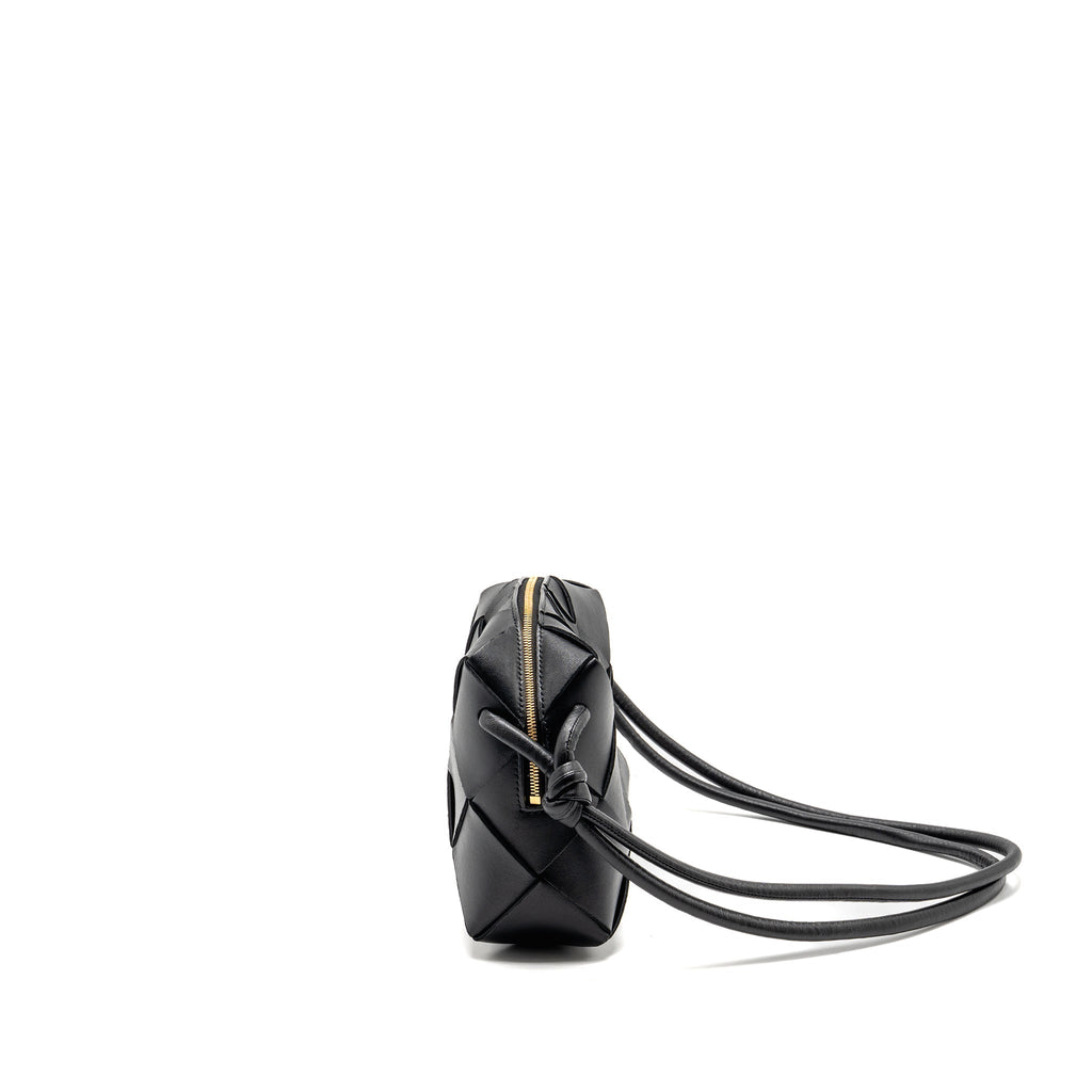 bottega-veneta-cassette-camera-bag-smooth-intreccio-leather-black-ghw
