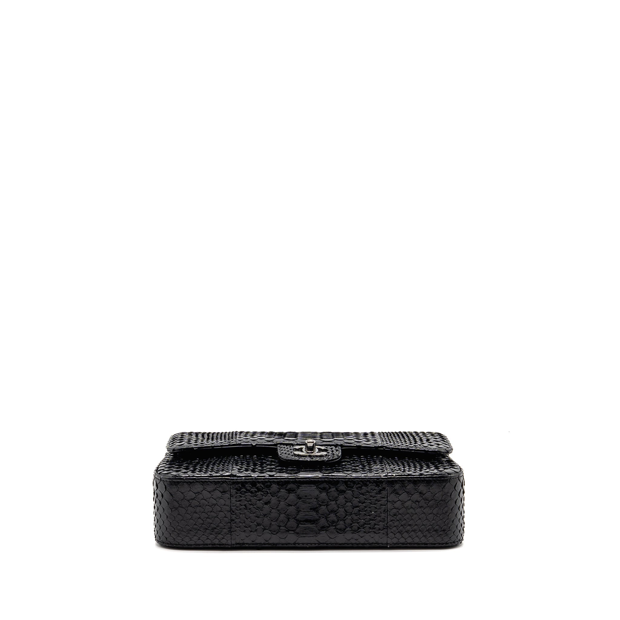 chanel-black-1