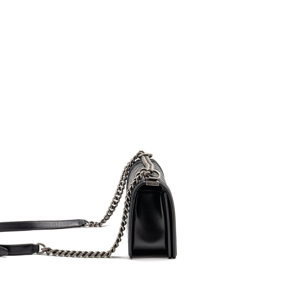 chanel-medium-boy-bag-lambskin-black-ruthenium-shw-2
