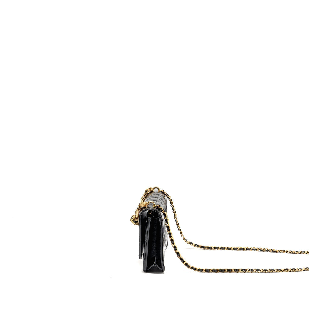 chanel-24a-detailed-chain-wallet-on-chain-shiny-calfskin-black-ghw-microchip