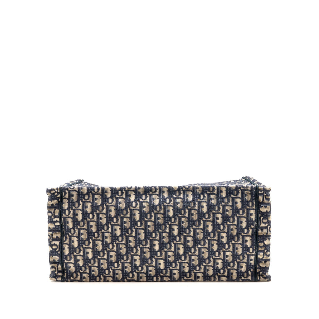 dior-large-book-tote-blue-dior-oblique-embroidery-2