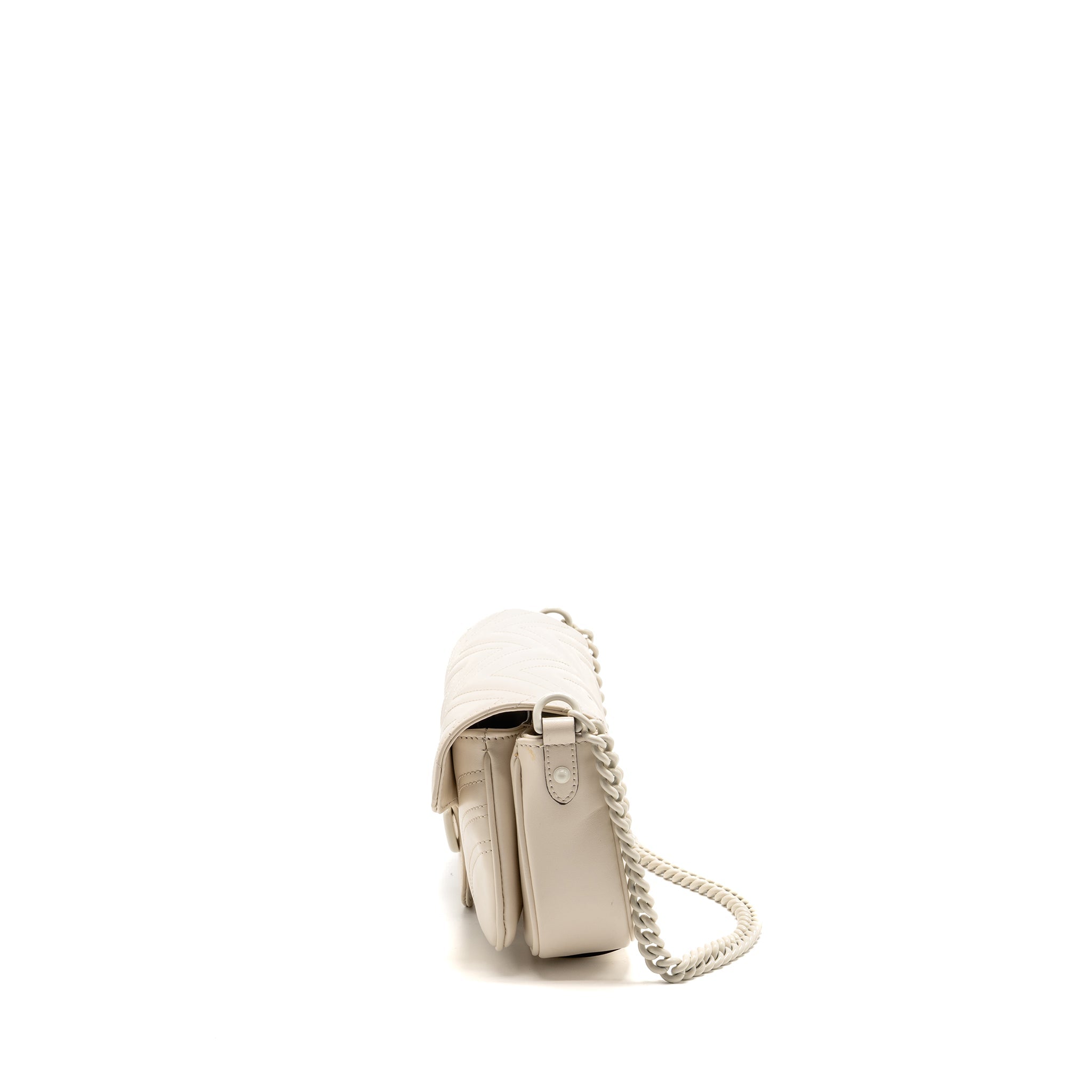 gucci-medium-gg-marmont-shoulder-bag-white-matelasse-chevron-leather-with-white-hardware-copy