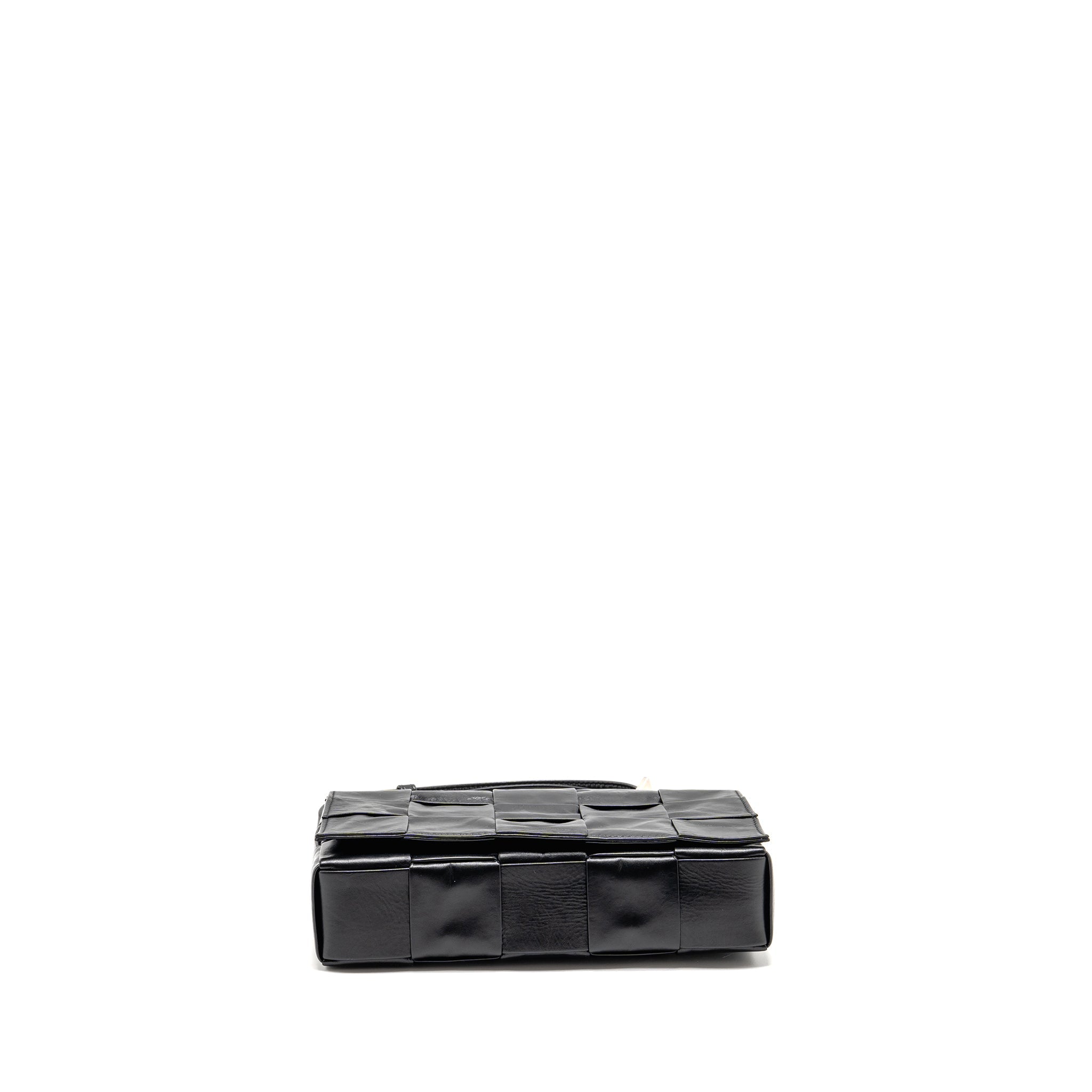 bottega-veneta-cassette-messenger-bag-calfskin-black-shw
