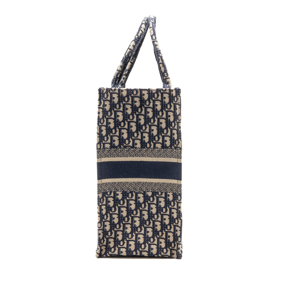 dior-large-book-tote-blue-dior-oblique-embroidery-2