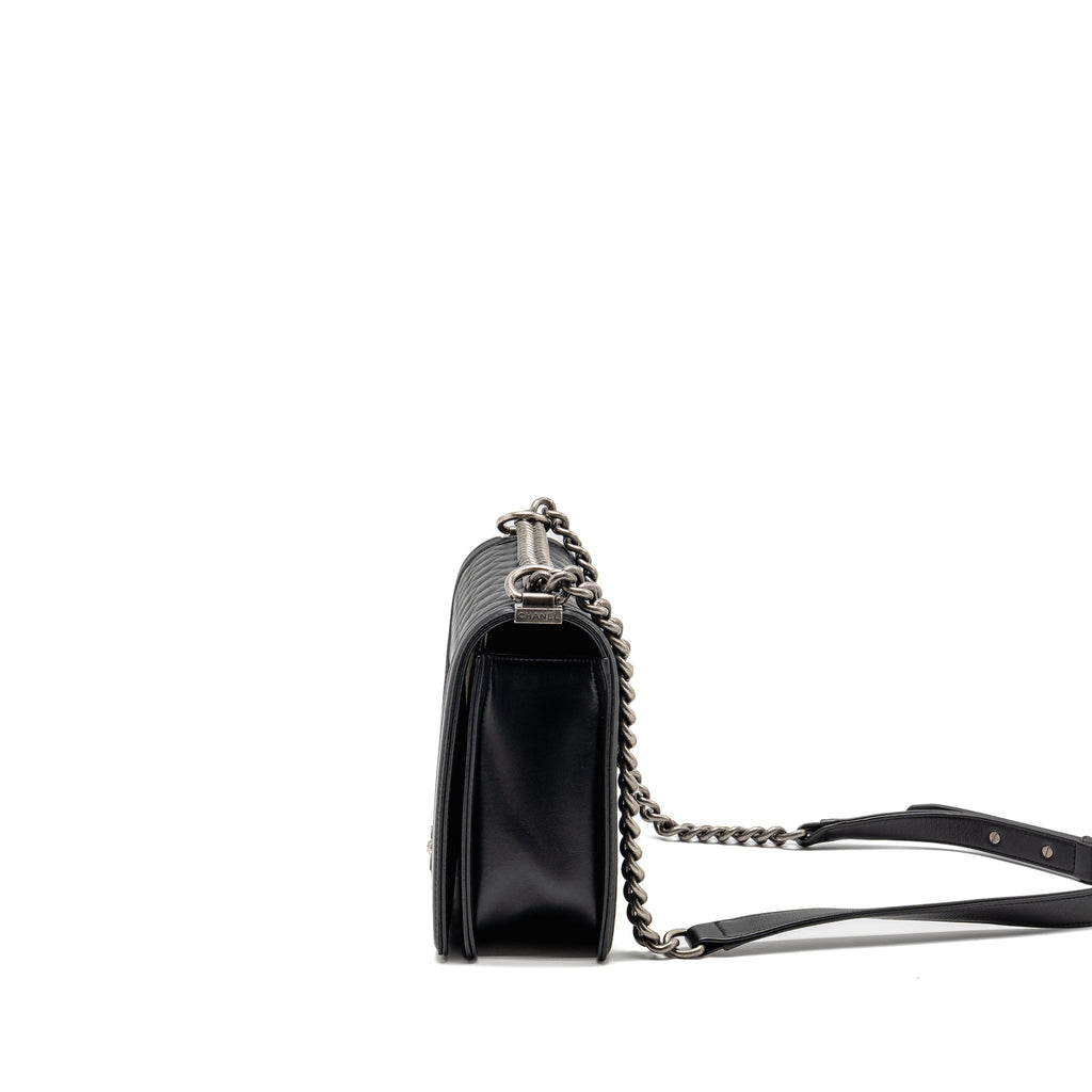 chanel-new-medium-boy-bag-calfskin-black-ruthenium-hardware
