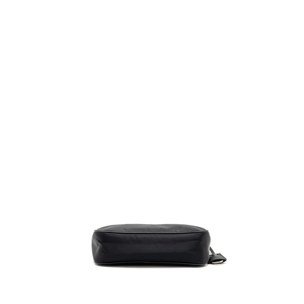 prada-reedition-2005-re-nylon-black-shw-1