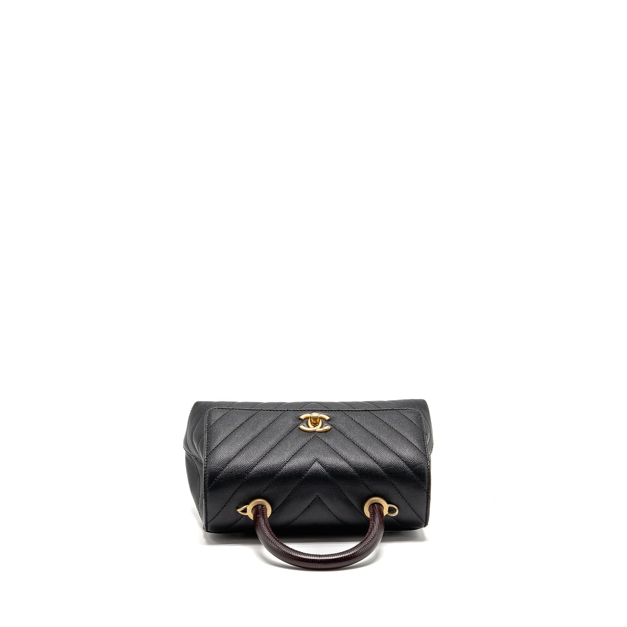 chanel-small-coco-handle-with-lizard-embossed-handle-chevron-caviar-black-ghw