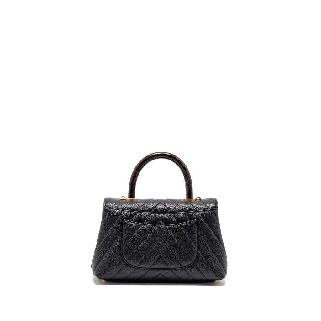 chanel-small-coco-handle-with-lizard-embossed-handle-chevron-caviar-black-ghw
