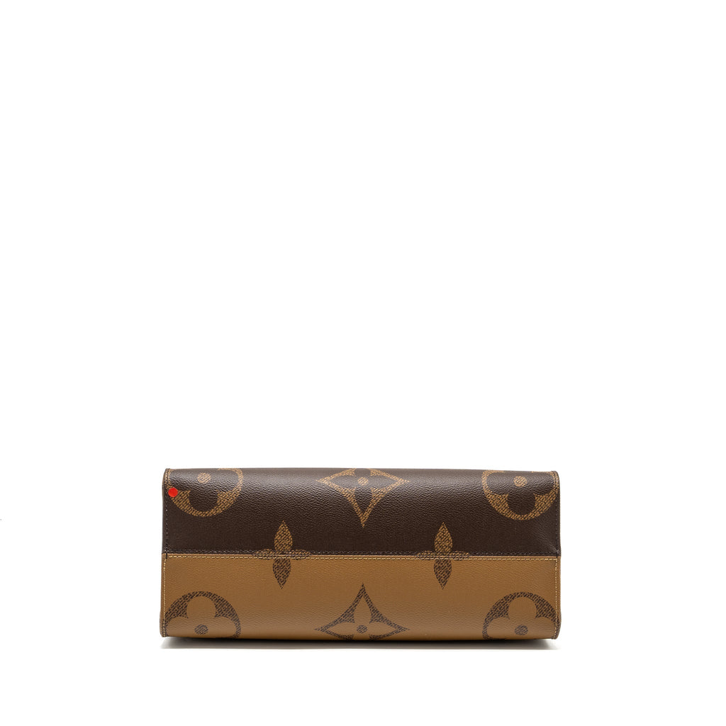 louis-vuitton-onthego-mm-monogram-canvas-ghw-5
