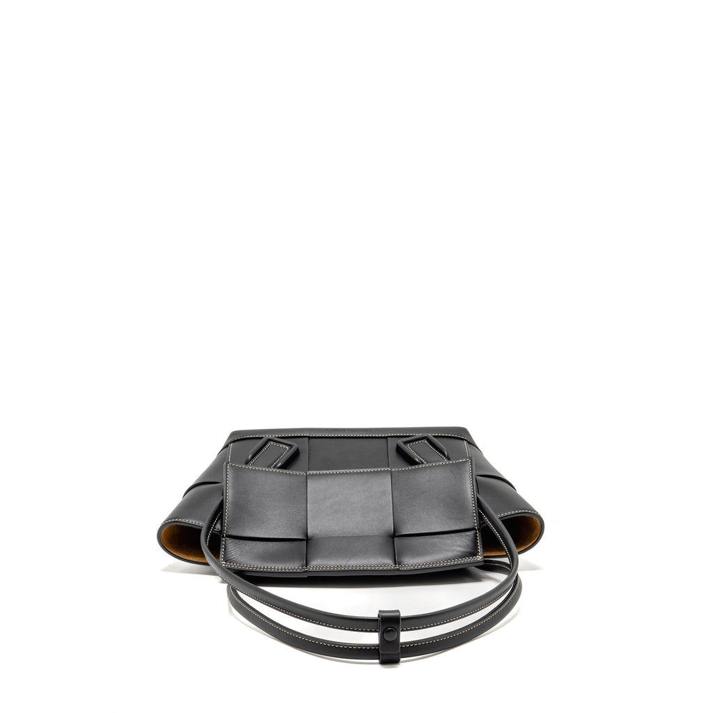 bottega-veneta-small-arco-bag-calfskin-black-shw