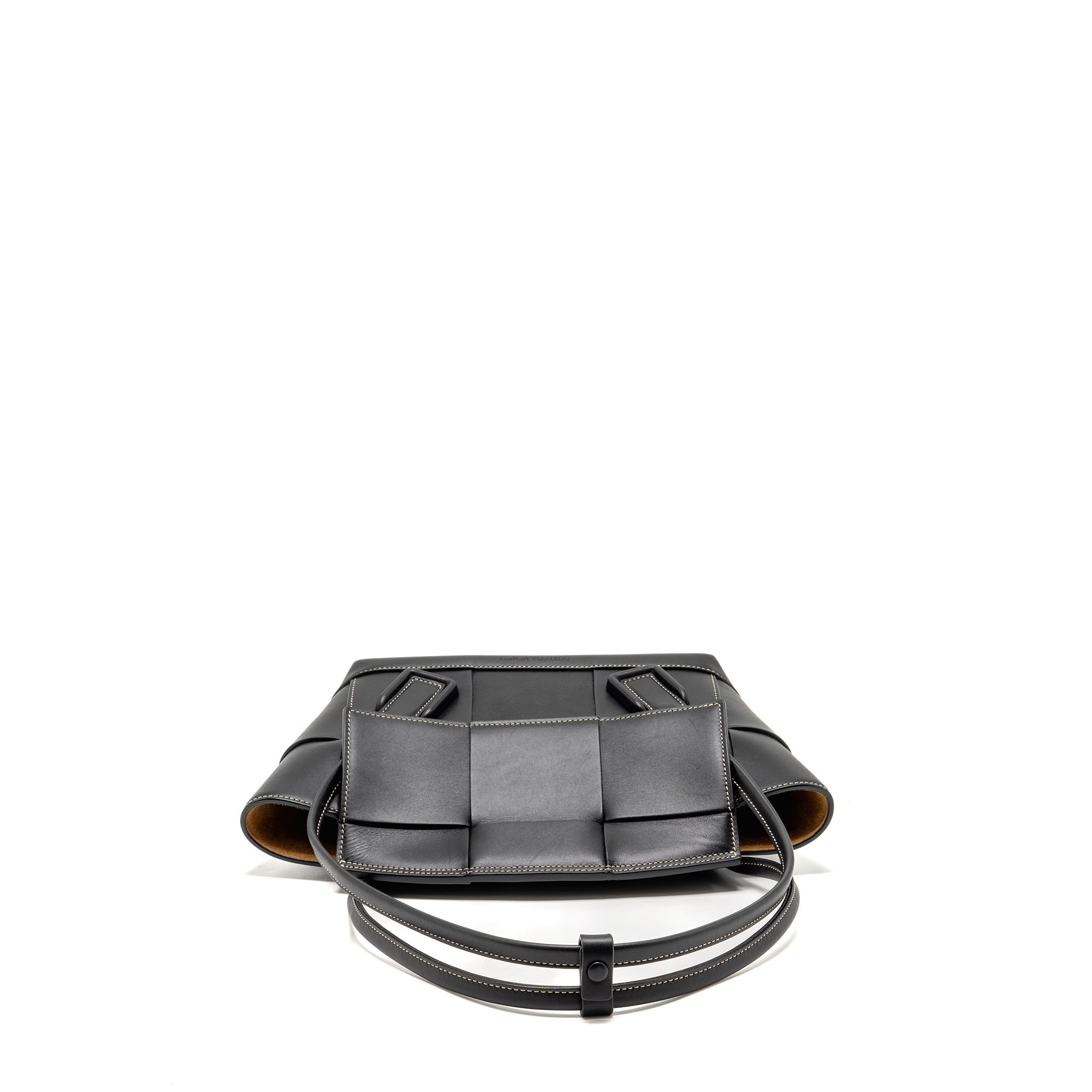 bottega-veneta-small-arco-bag-calfskin-black-shw