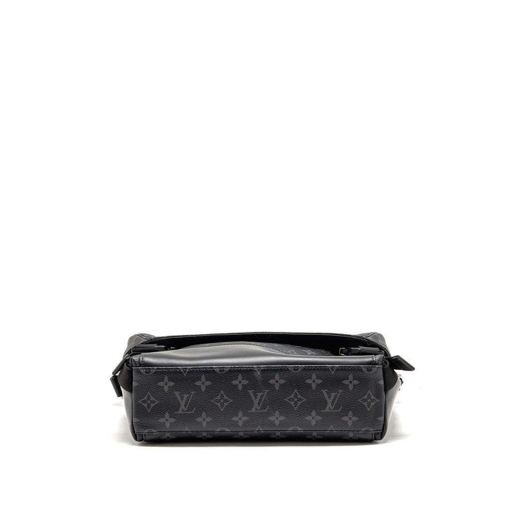 louis-vuitton-messenger-voyager-pm-monogram-eclipse-black-shw