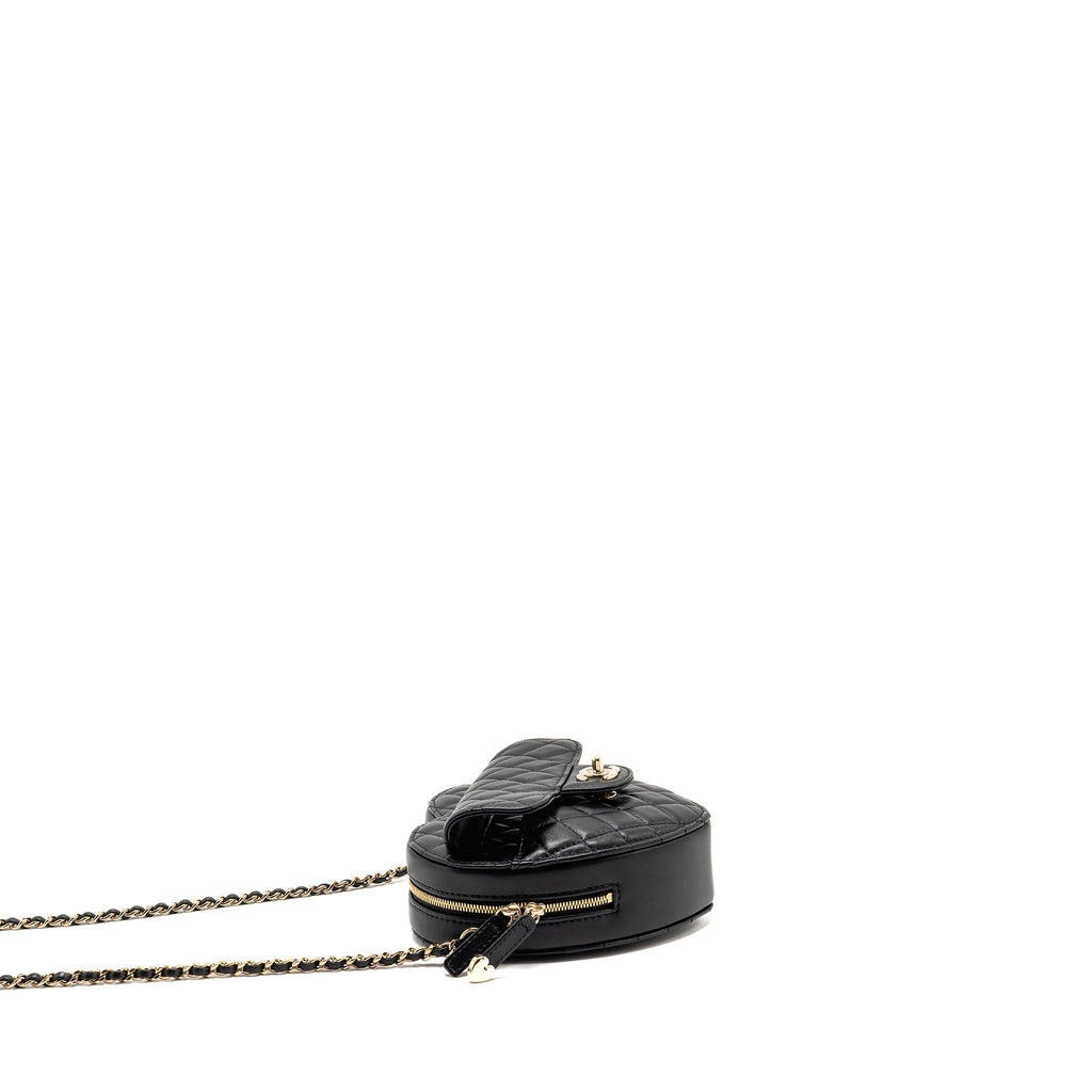 chanel-22s-cc-in-love-heart-bag-lambskin-black-lghw-microchip