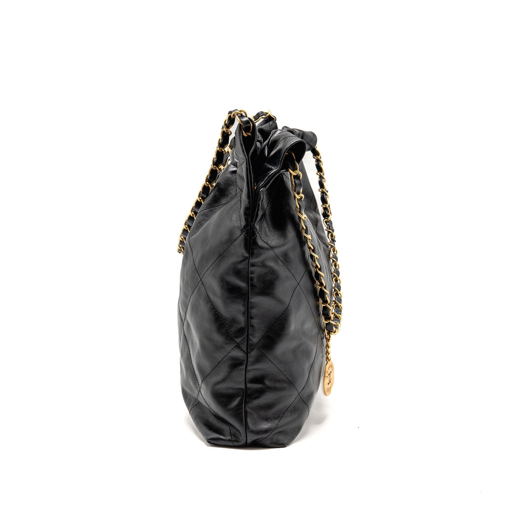 chanel-medium-22-bag-calfskin-black-ghw-microchip-1