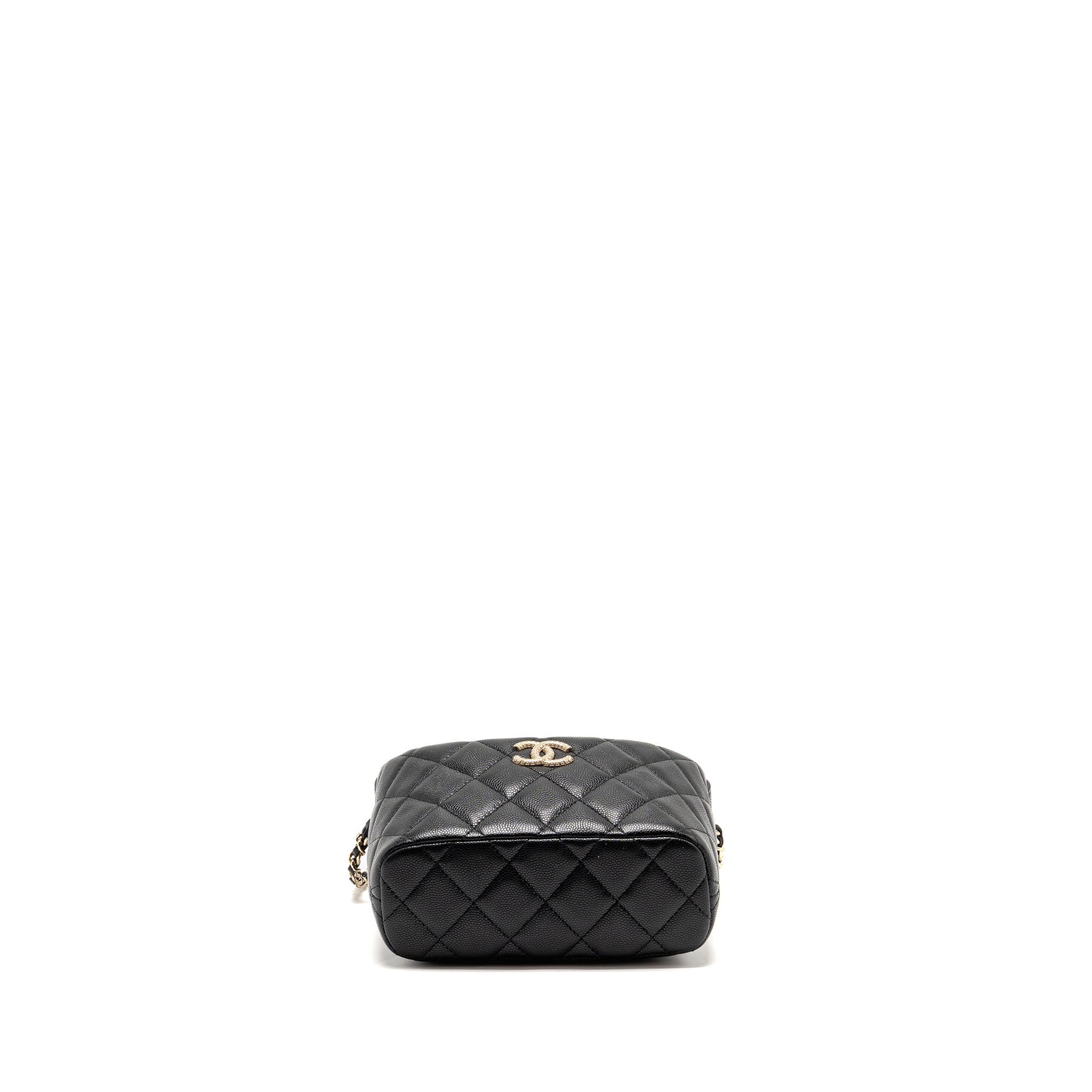 chanel-25c-detail-cc-logo-quilted-hobo-bag-caviar-black-lghwmicrochip