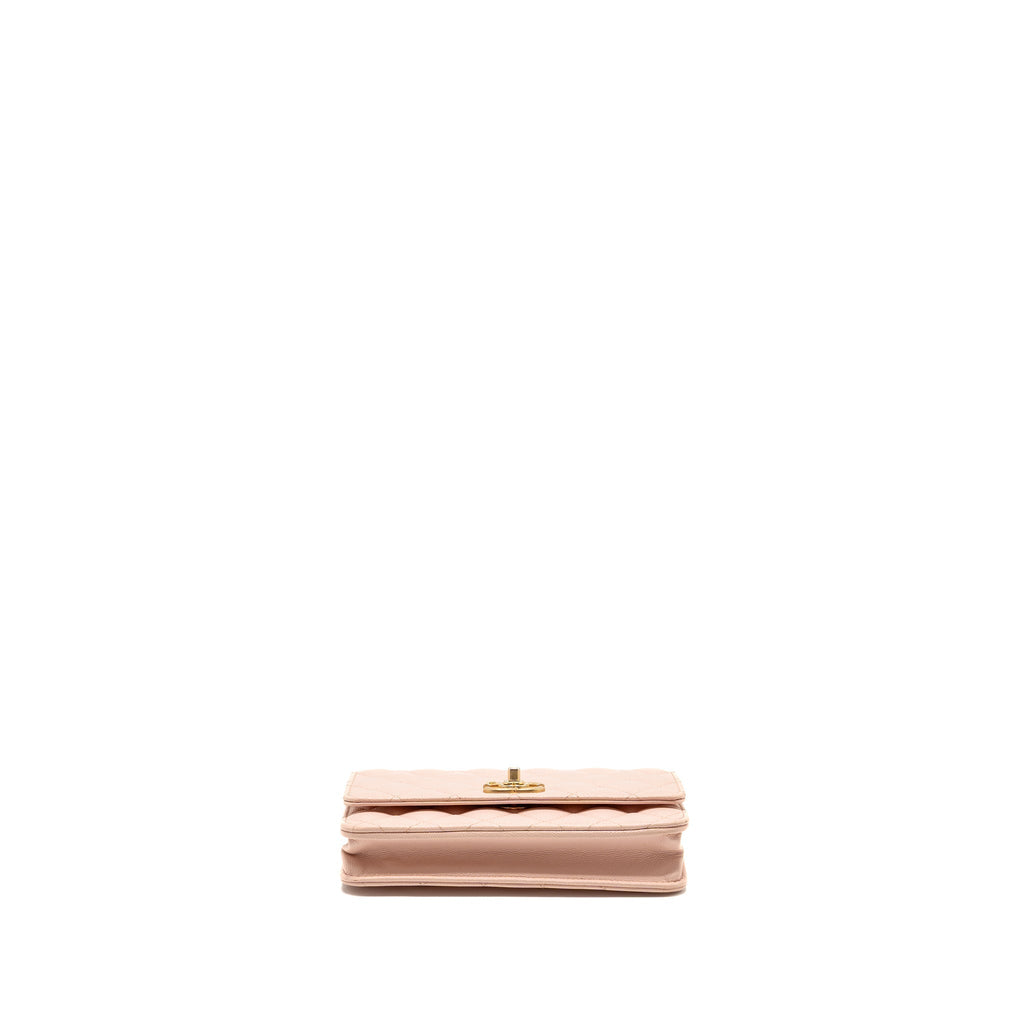 chanel-camellia-turnlock-wallet-on-chain-caviar-light-pink-ghwmicrochip
