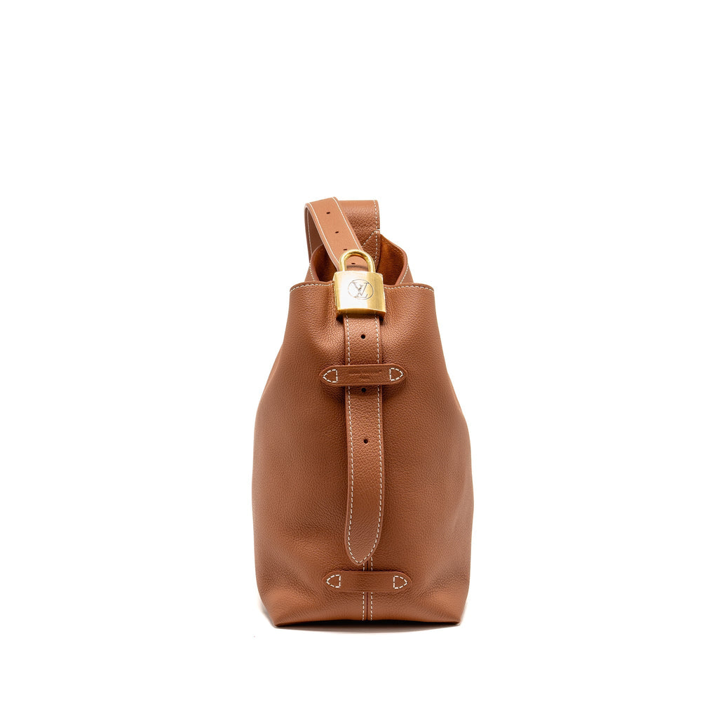 louis-vuitton-low-key-hobo-pm-smooth-calfskin-cognac-ghw