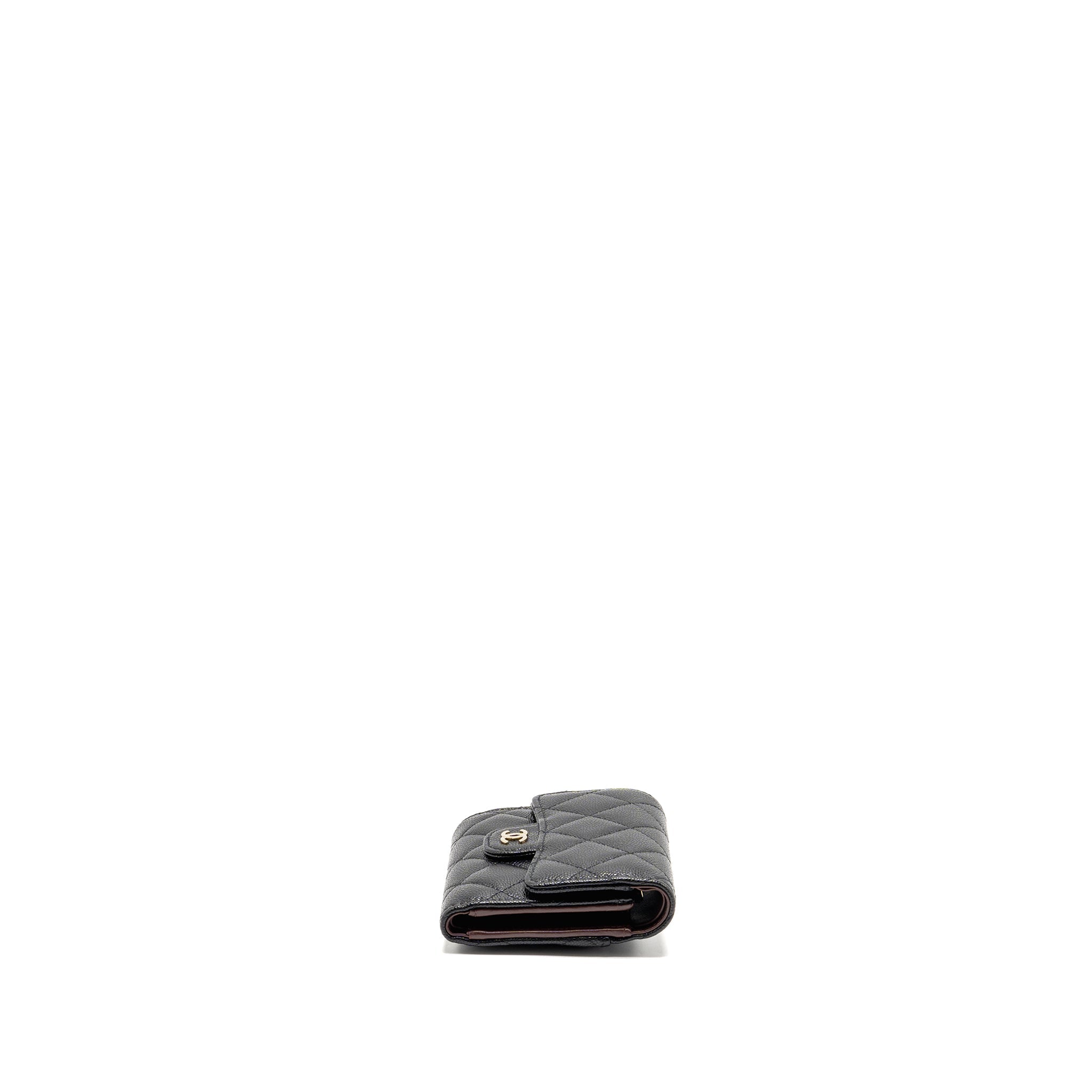 chanel-compact-wallet-caviar-black-lghwmicrochip
