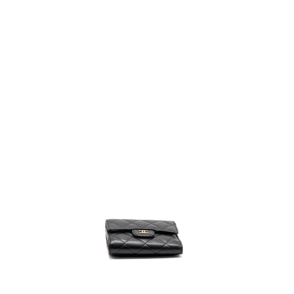 chanel-compact-wallet-caviar-black-lghwmicrochip