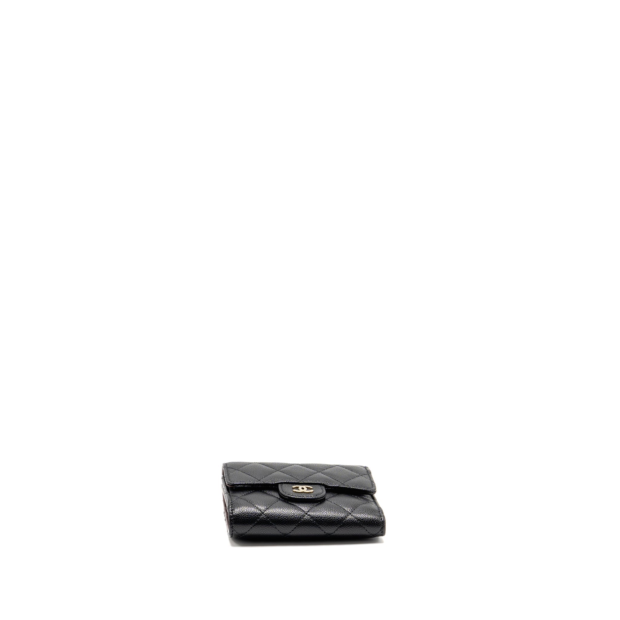 chanel-compact-wallet-caviar-black-lghwmicrochip