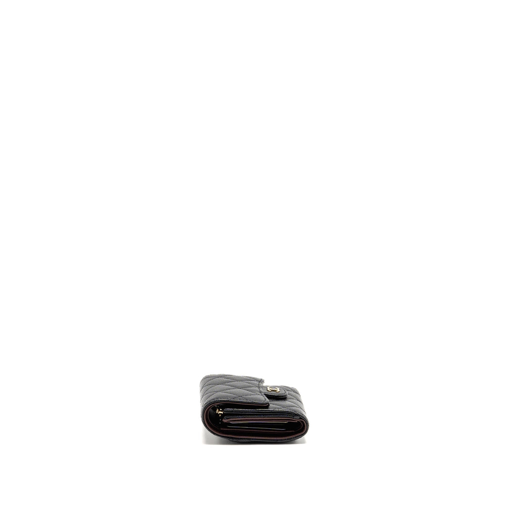chanel-compact-wallet-caviar-black-lghwmicrochip