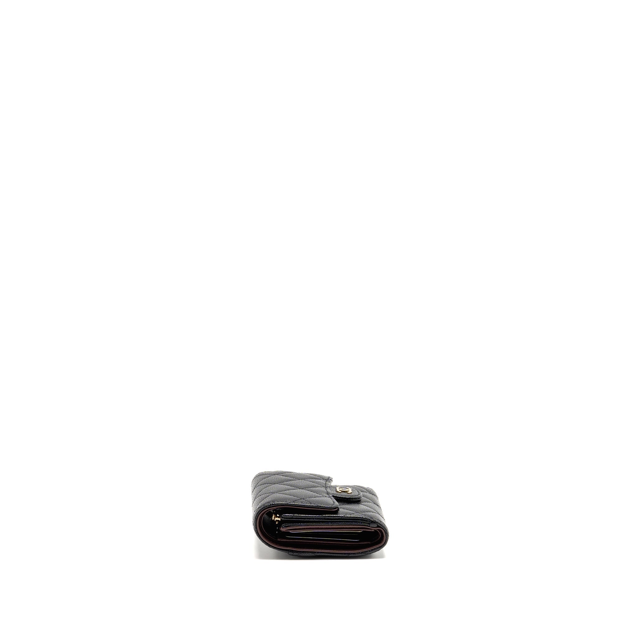 chanel-compact-wallet-caviar-black-lghwmicrochip