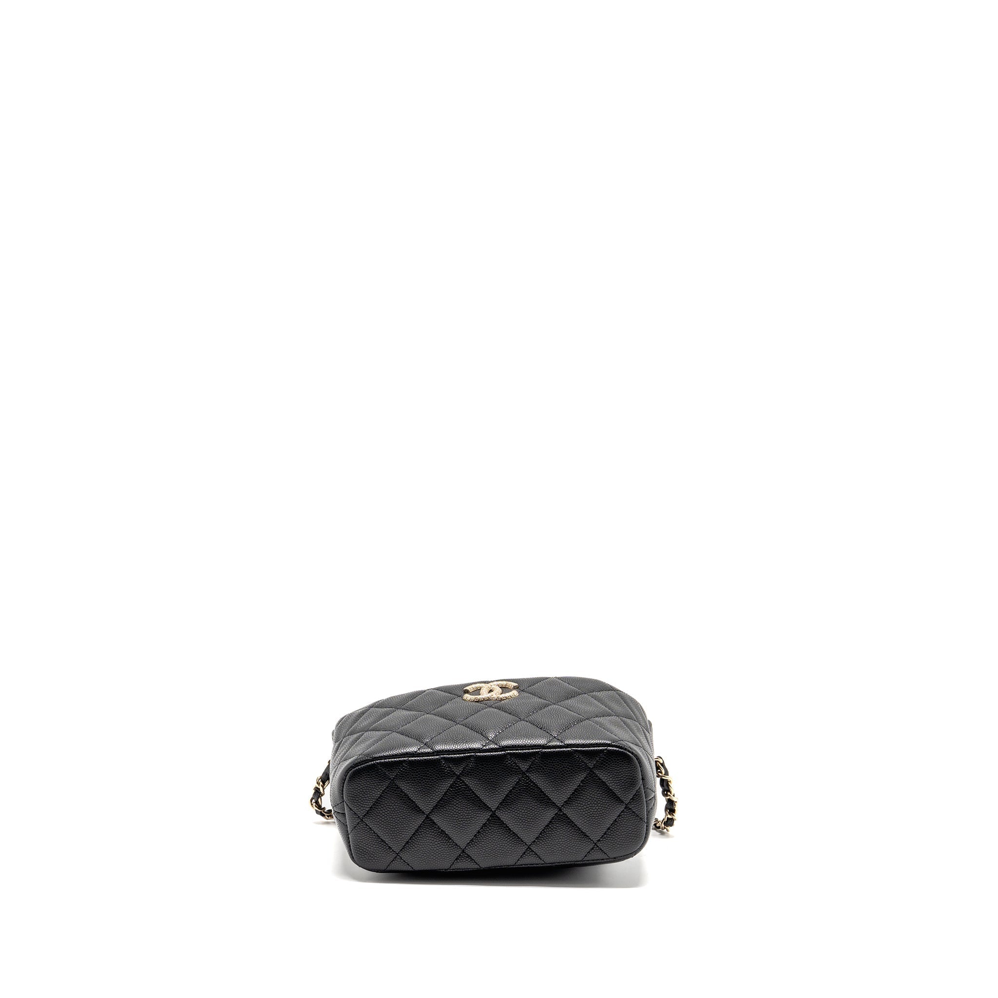chanel-25c-detail-cc-logo-quilted-hobo-bag-caviar-black-lghwmicrochip-1