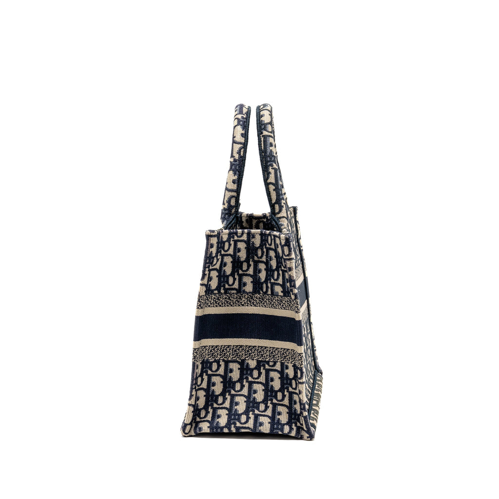 dior-small-book-tote-blue-ecru-dior-oblique-embroidry-copy