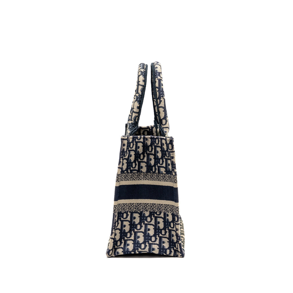dior-small-book-tote-blue-ecru-dior-oblique-embroidry-copy