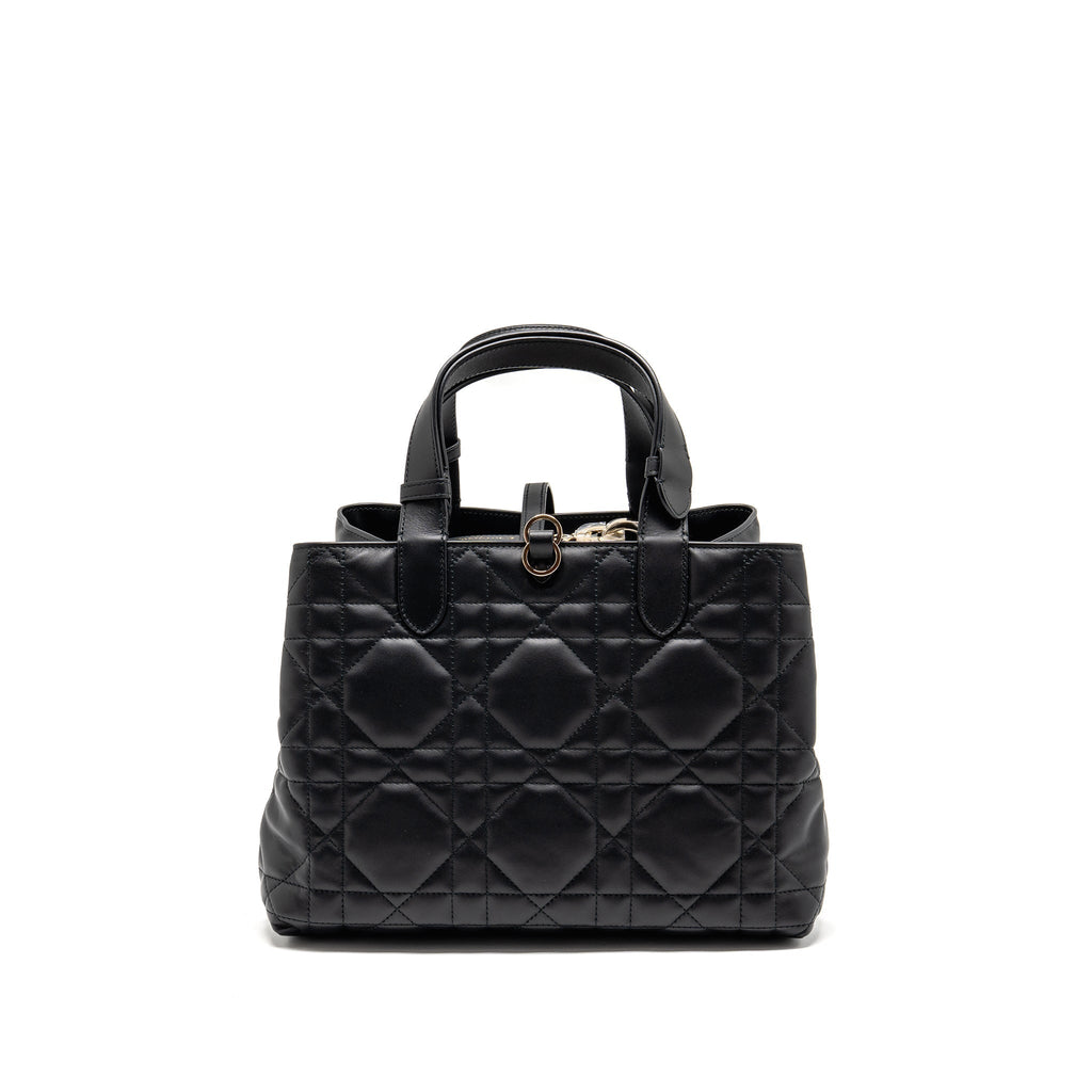 dior-medium-dior-toujours-tote-bag-macrocannage-calfskin-black-lghw-copy