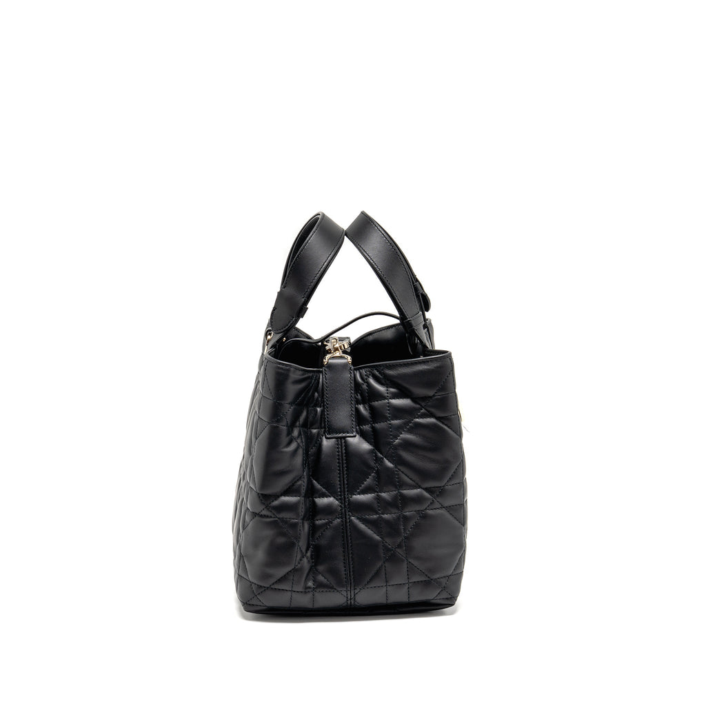 dior-medium-dior-toujours-tote-bag-macrocannage-calfskin-black-lghw-copy