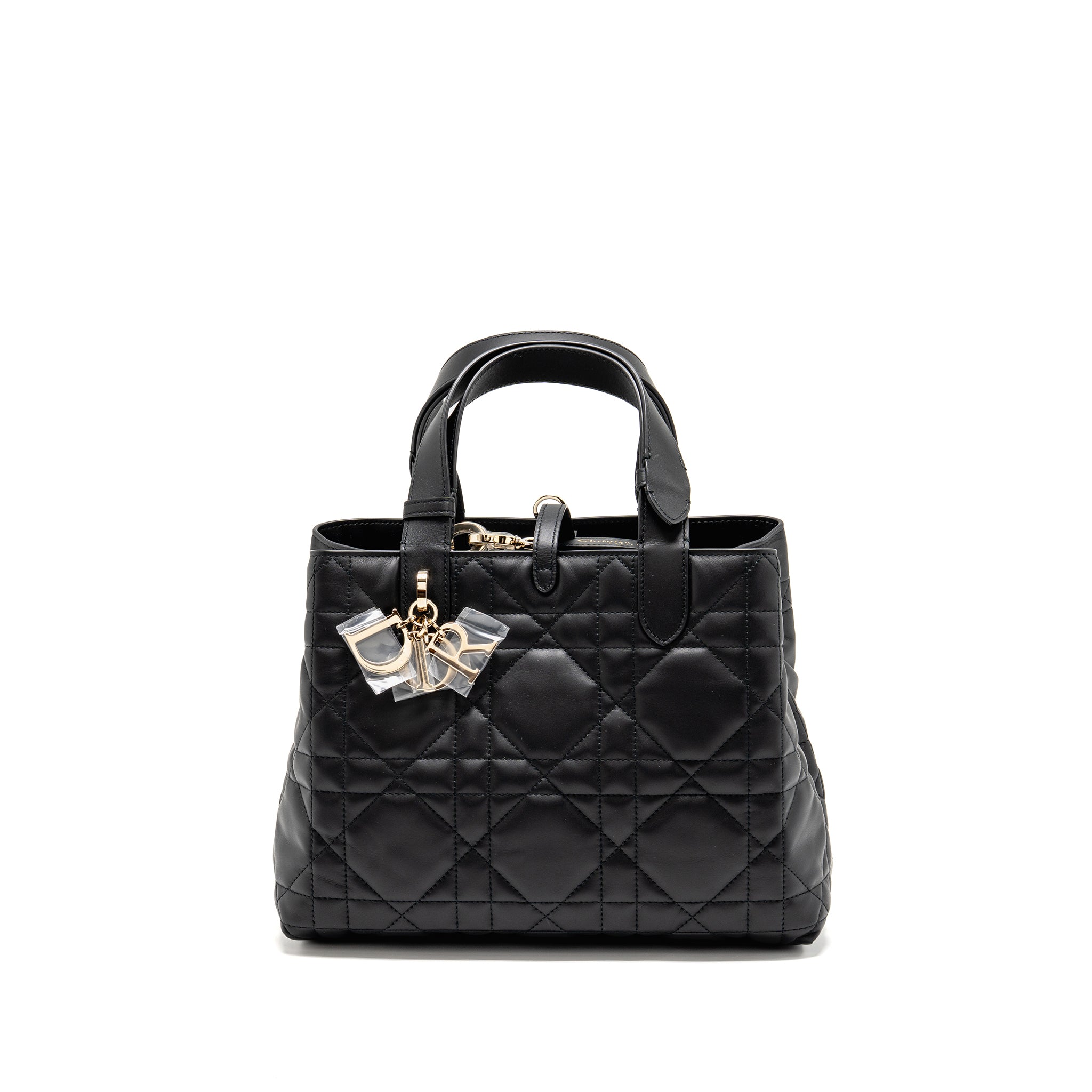 dior-medium-dior-toujours-tote-bag-macrocannage-calfskin-black-lghw-copy