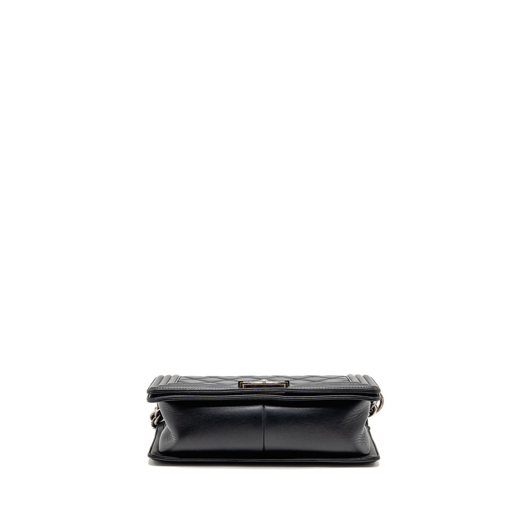 chanel-medium-boy-bag-calfskin-black-ruthenium-hardware-2