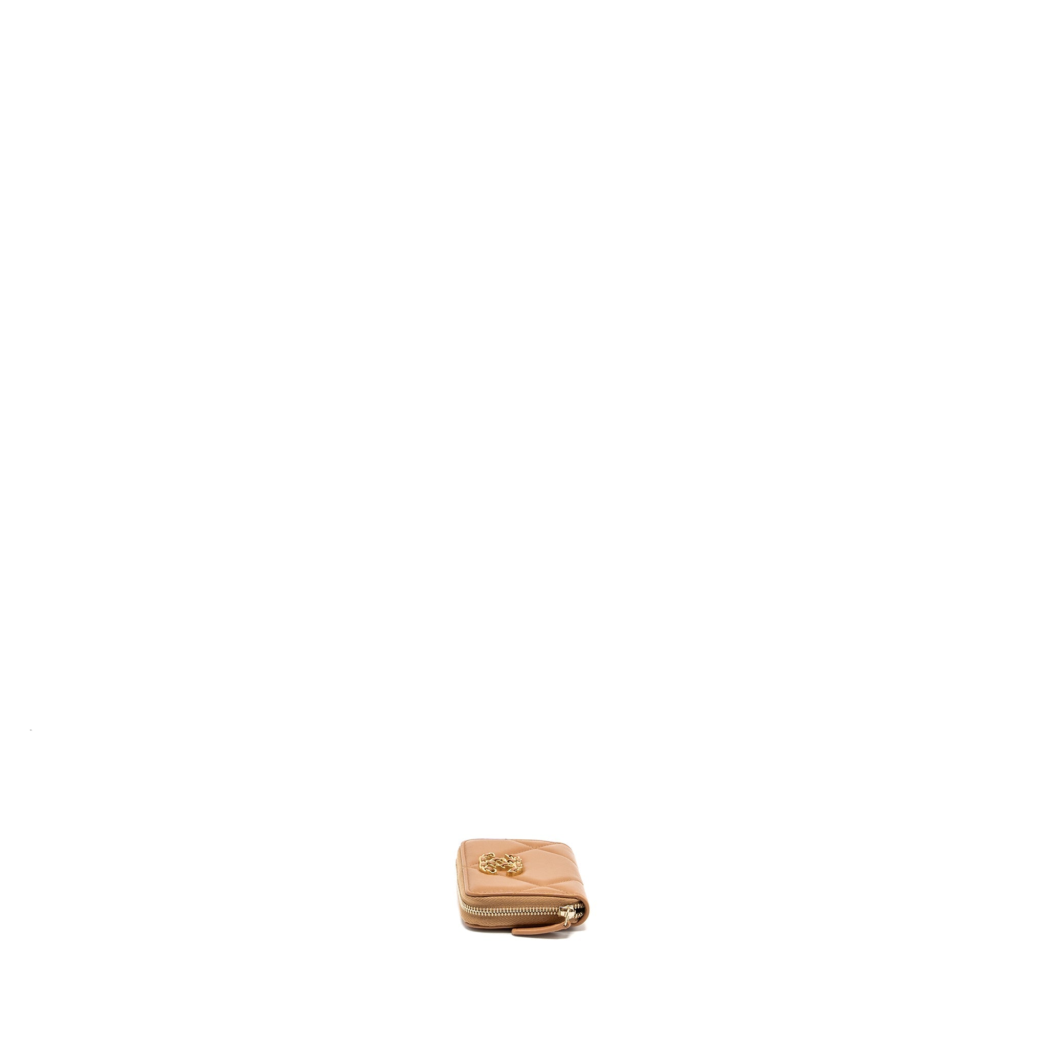 chanel-19-zip-card-holder-lambskin-beige-ghw-microchip