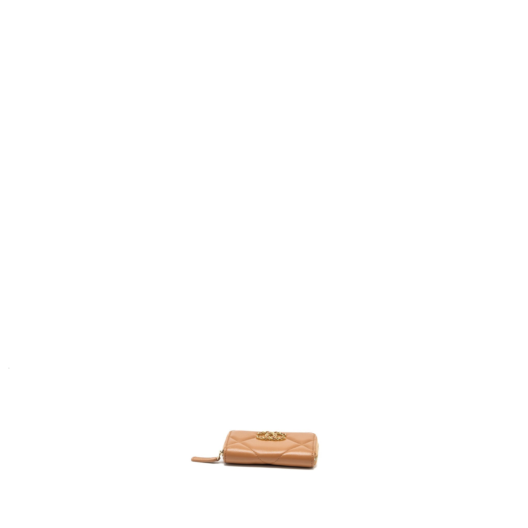 chanel-19-zip-card-holder-lambskin-beige-ghw-microchip