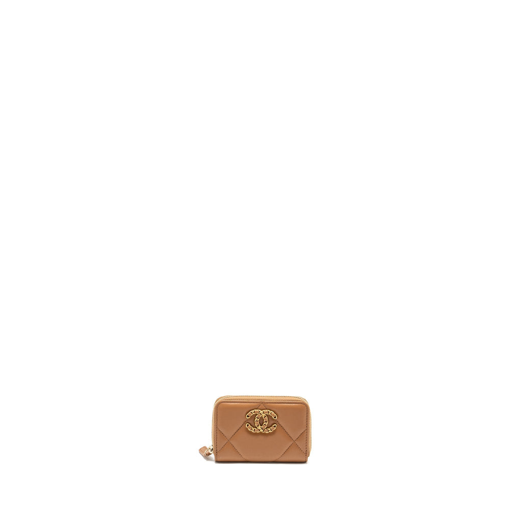 chanel-19-zip-card-holder-lambskin-beige-ghw-microchip