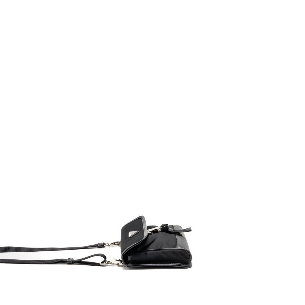 prada-trimmed-saffiano-phone-case-re-nylon-black-shw