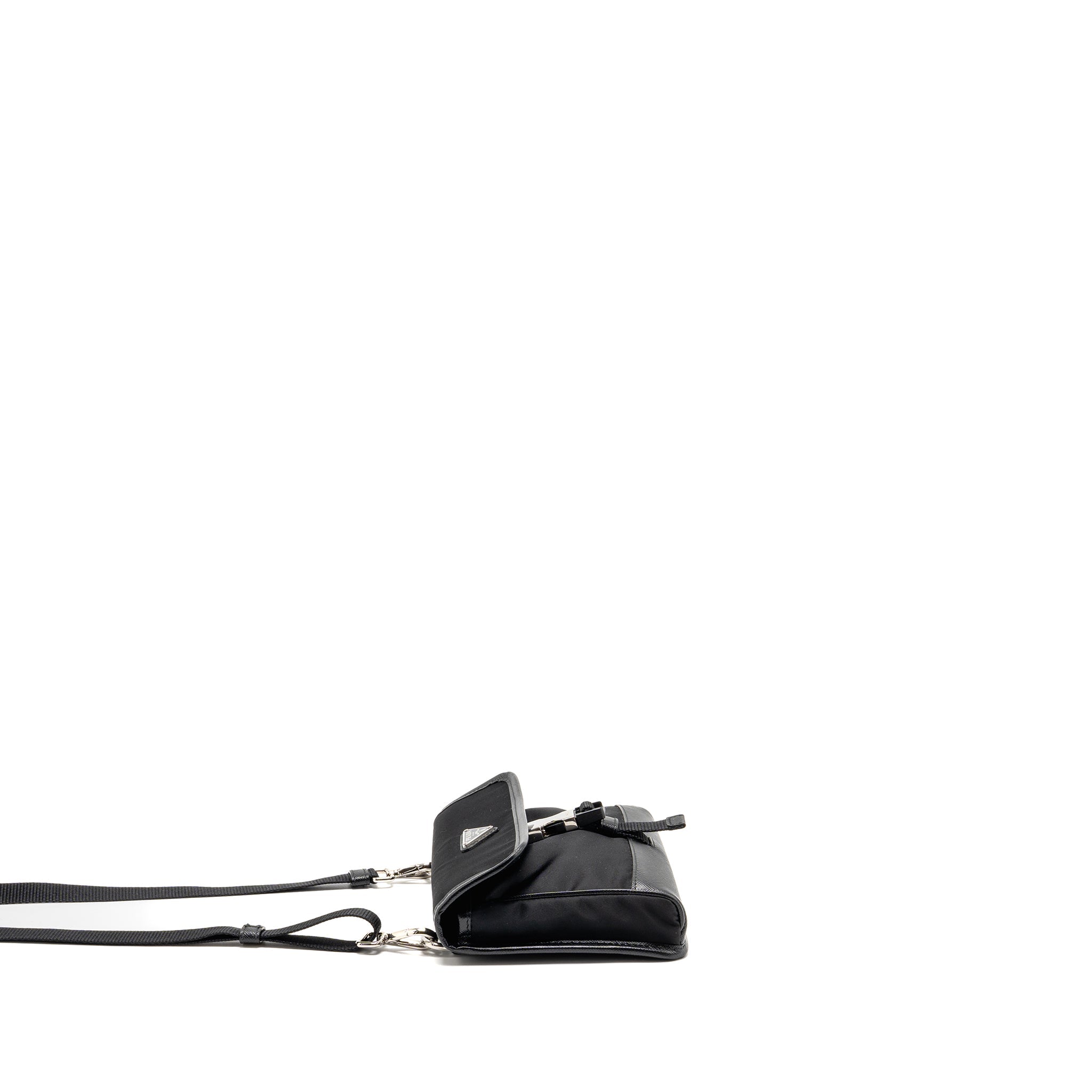 prada-trimmed-saffiano-phone-case-re-nylon-black-shw